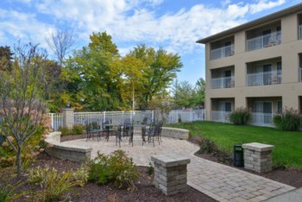 Holiday Inn Express & Suites ST. JOSEPH 2