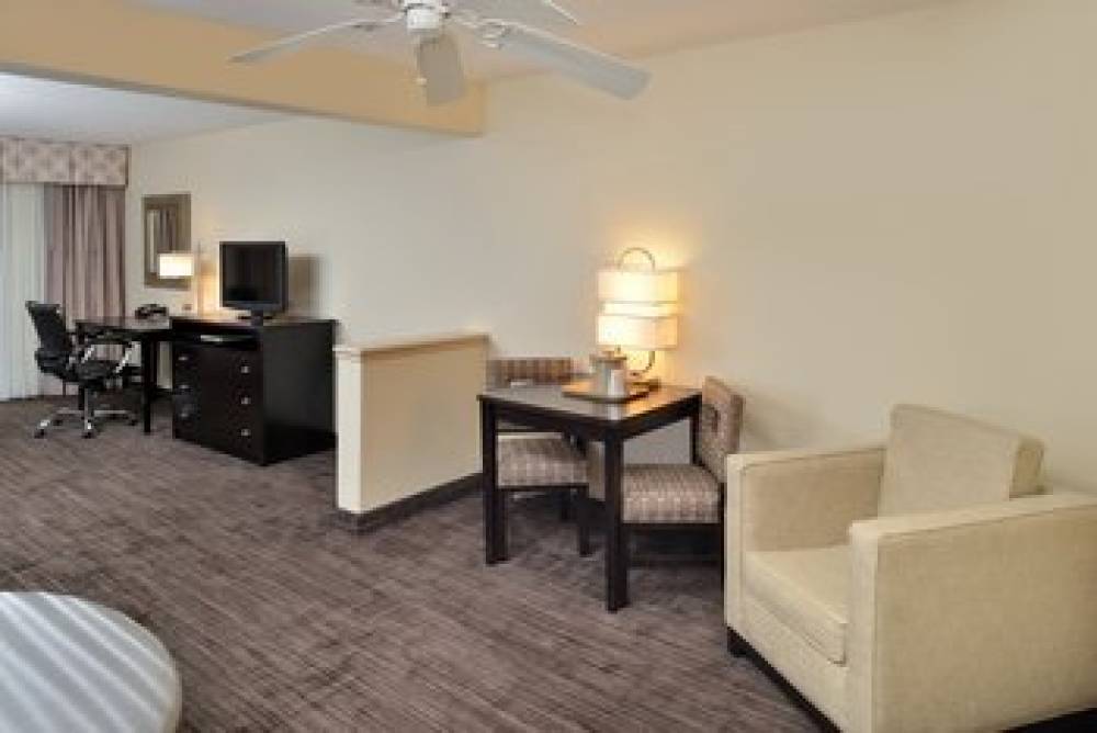 Holiday Inn Express & Suites ST. JOSEPH 3