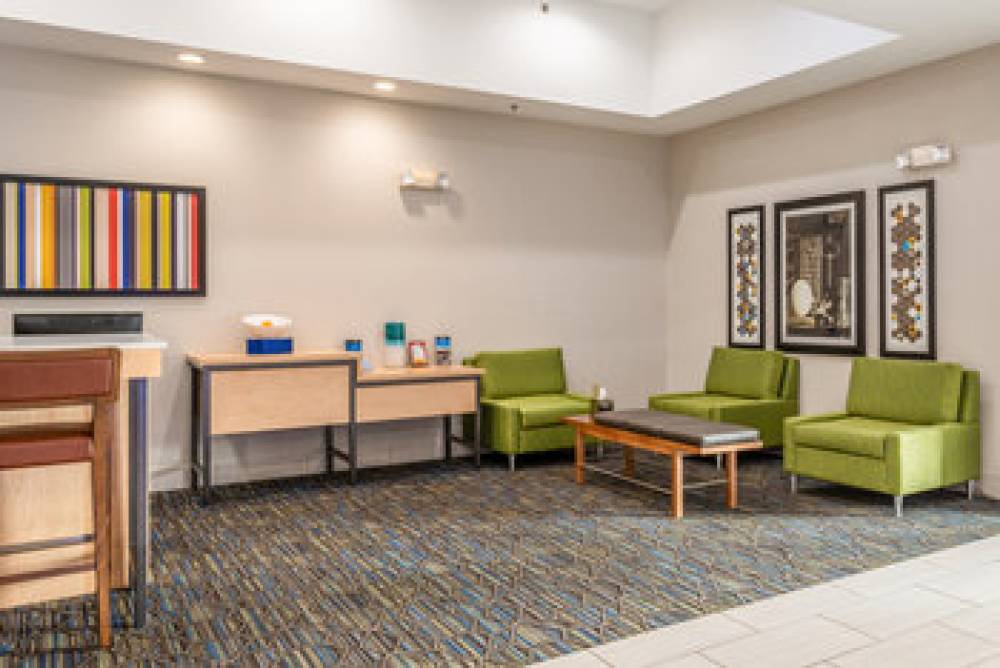 Holiday Inn Express & Suites STATESVILLE 10