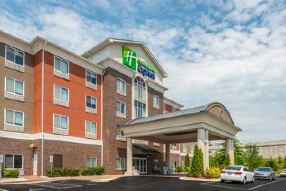Holiday Inn Express & Suites STATESVILLE 1