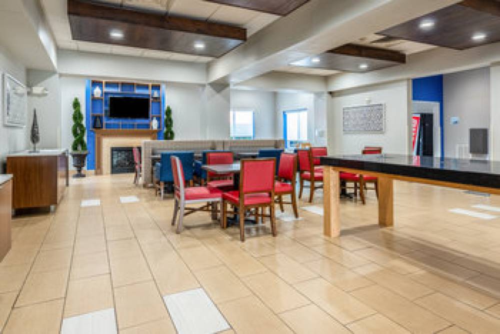 Holiday Inn Express & Suites STATESVILLE 4