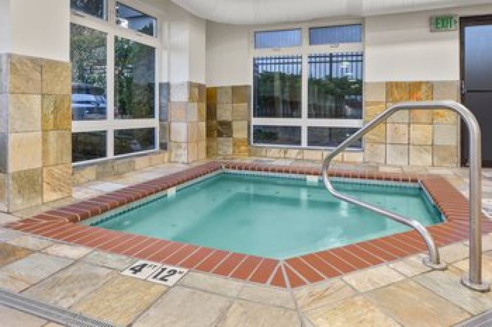 Holiday Inn Express & Suites TACOMA 4