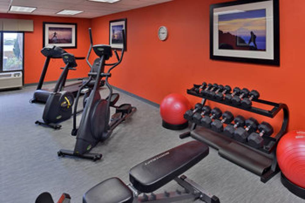 Holiday Inn Express & Suites TAMPA/ROCKY POINT ISLAND 2