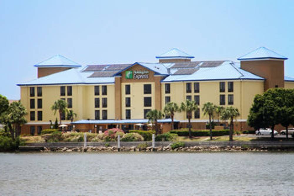 Holiday Inn Express & Suites TAMPA/ROCKY POINT ISLAND 1