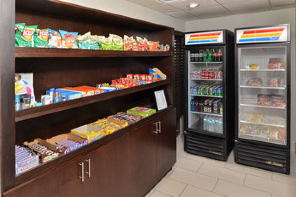 Holiday Inn Express & Suites TAMPA/ROCKY POINT ISLAND 8