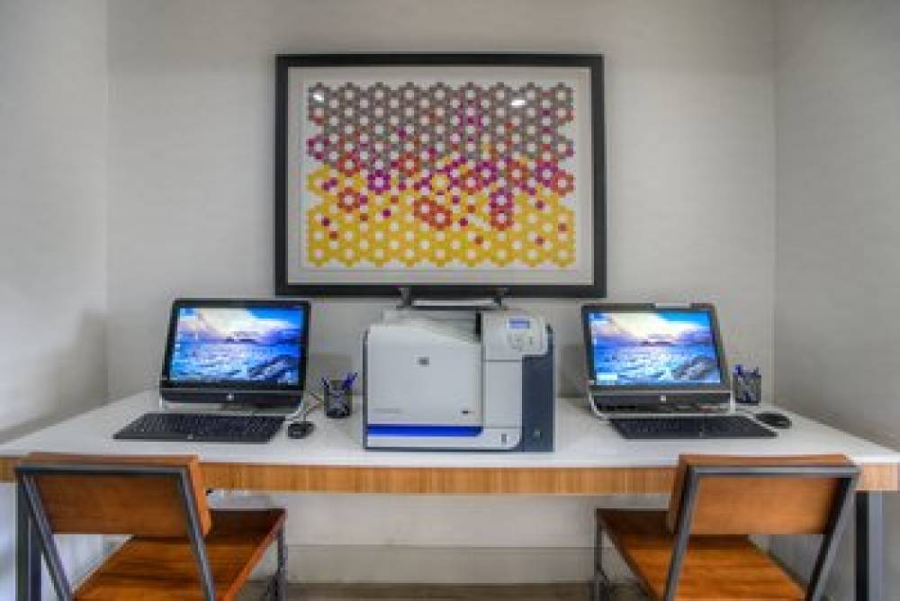 Holiday Inn Express & Suites TEMPE 9