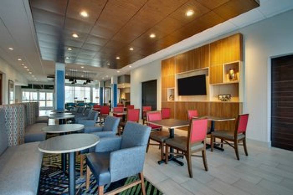 Holiday Inn Express & Suites TROY 3