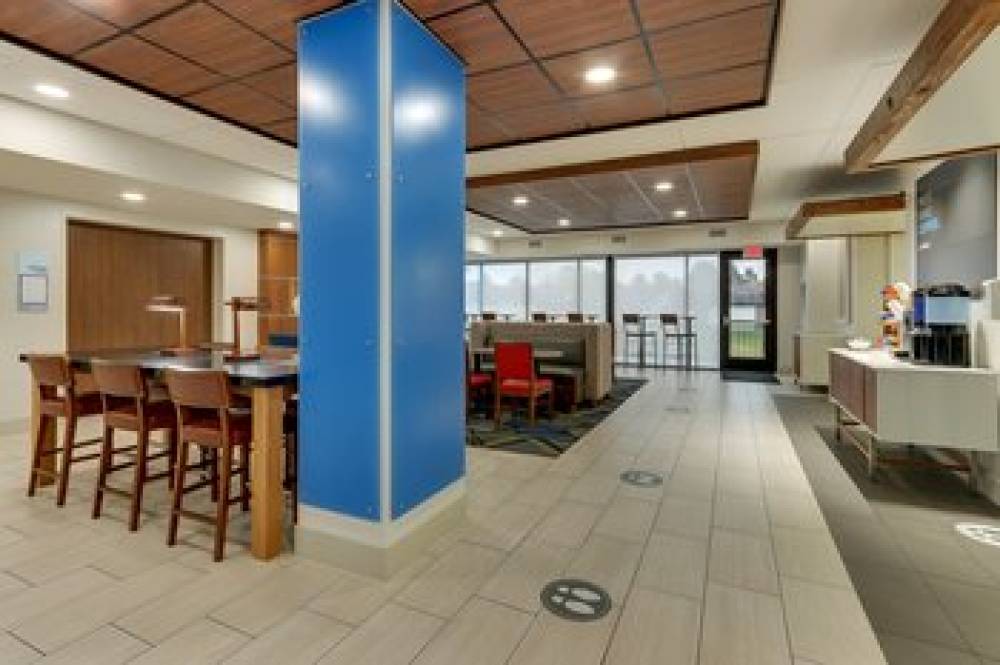 Holiday Inn Express & Suites TROY 8