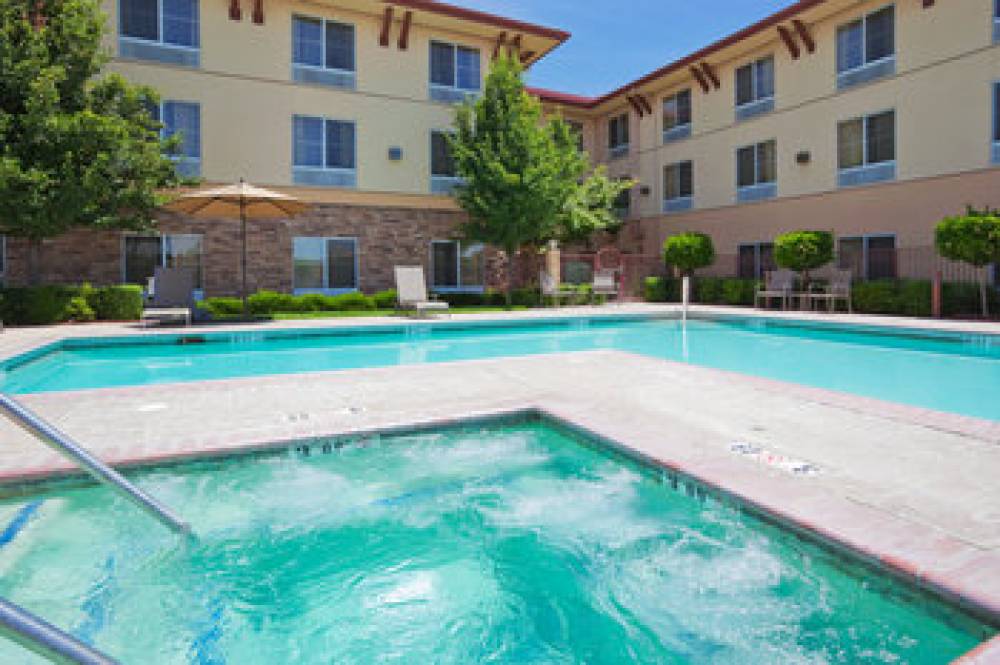 Holiday Inn Express & Suites TURLOCK-HWY 99 9