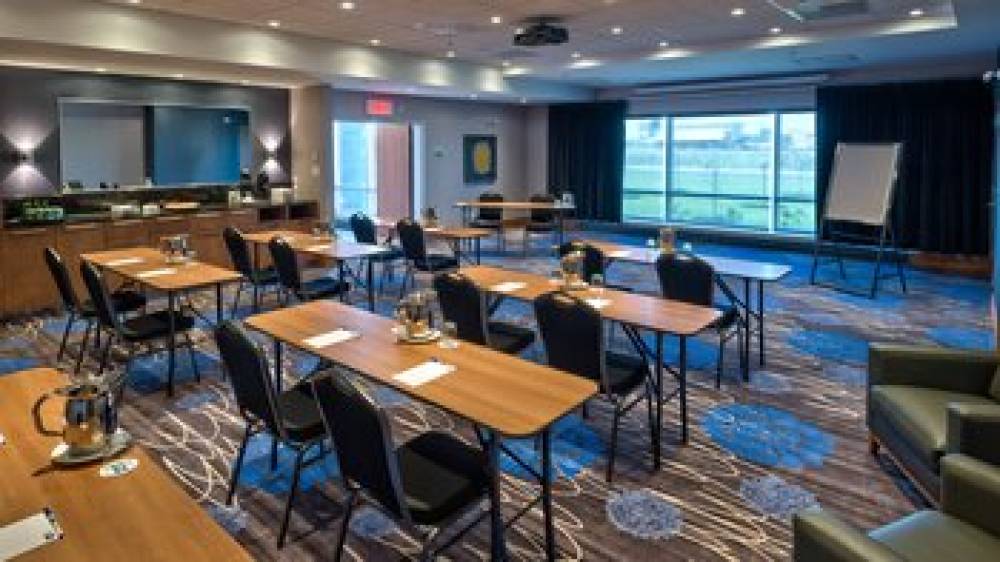 Holiday Inn Express & Suites VAUDREUIL - DORION 8