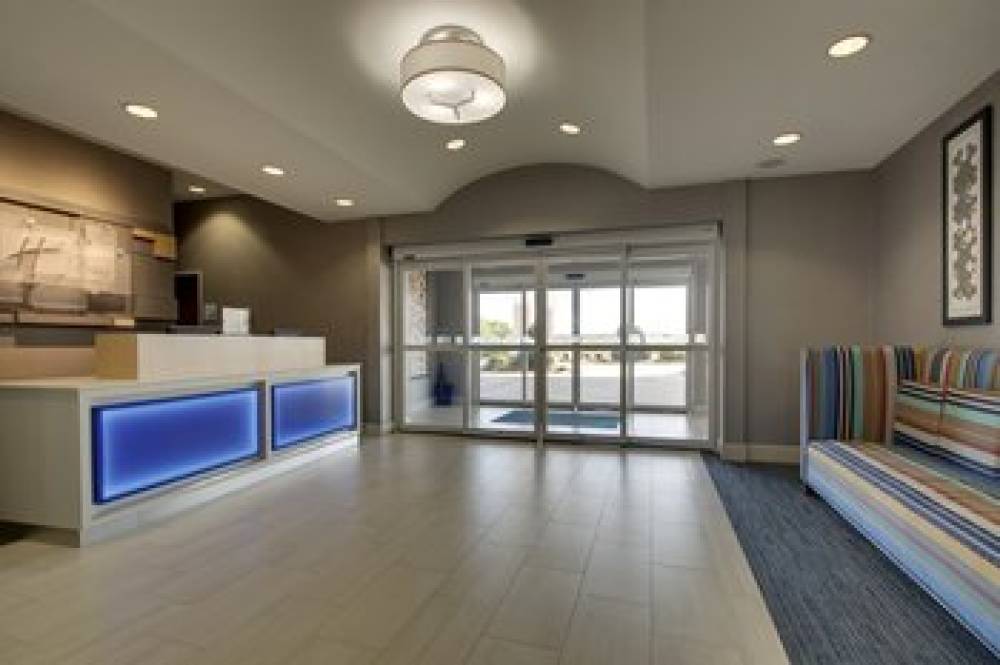 Holiday Inn Express & Suites VERNON COLLEGE AREA (HWY 287) 3