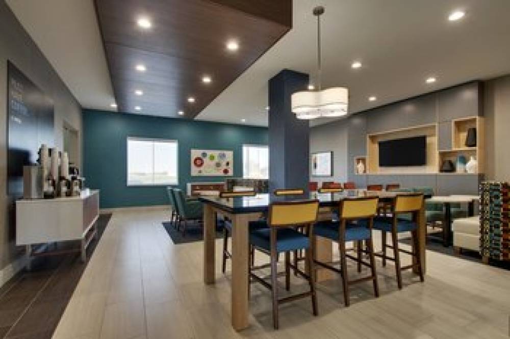 Holiday Inn Express & Suites VERNON COLLEGE AREA (HWY 287) 6