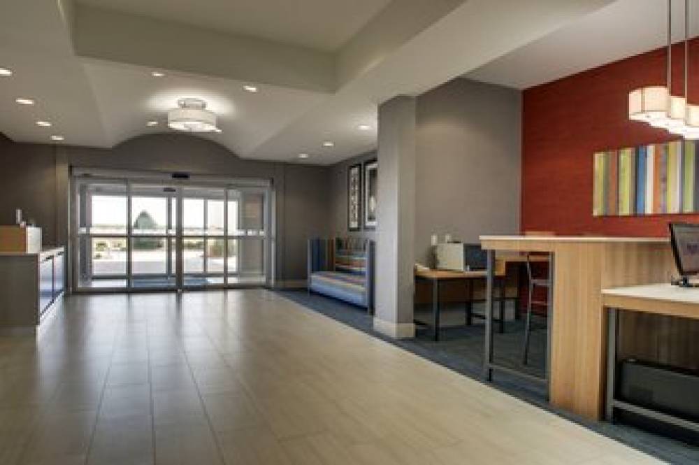 Holiday Inn Express & Suites VERNON COLLEGE AREA (HWY 287) 2