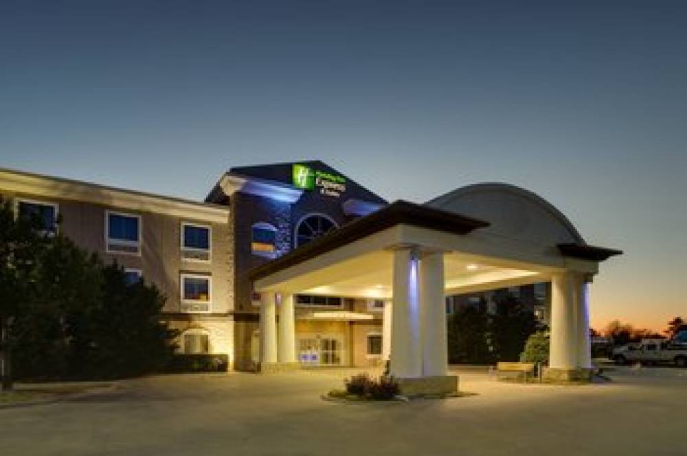 Holiday Inn Express & Suites VERNON COLLEGE AREA (HWY 287) 1
