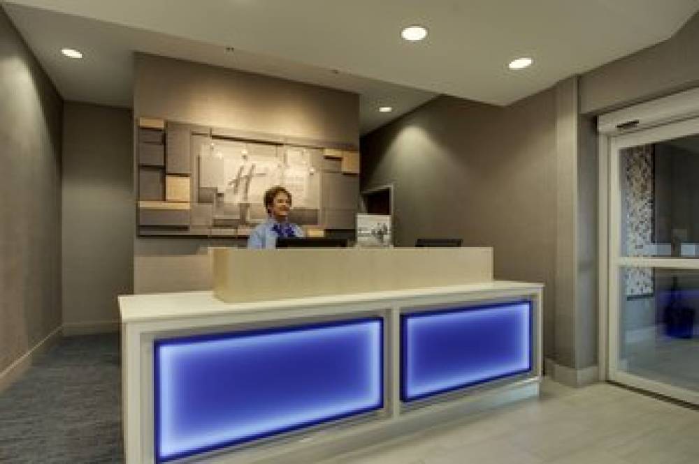 Holiday Inn Express & Suites VERNON COLLEGE AREA (HWY 287) 8
