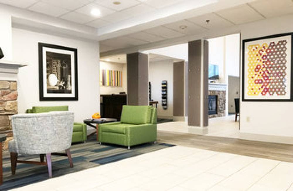 Holiday Inn Express & Suites White River Junction