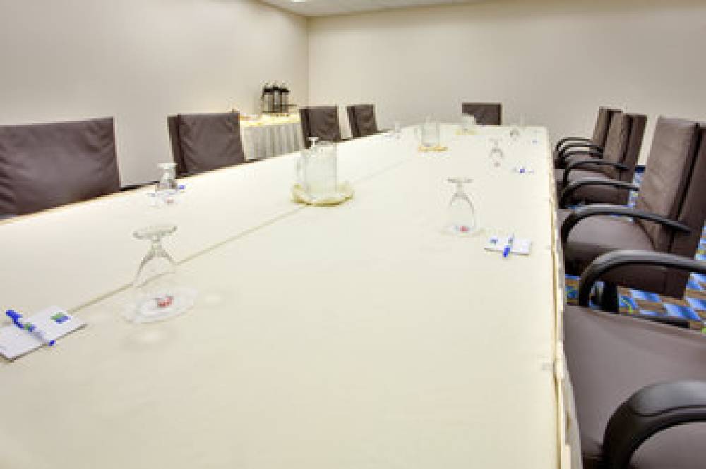 Holiday Inn Express & Suites WILLIAMSPORT 10