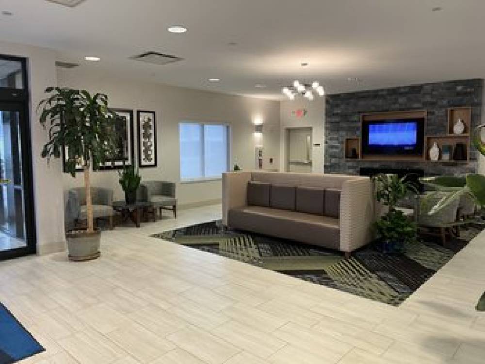 Holiday Inn Express & Suites WILLIAMSPORT 7