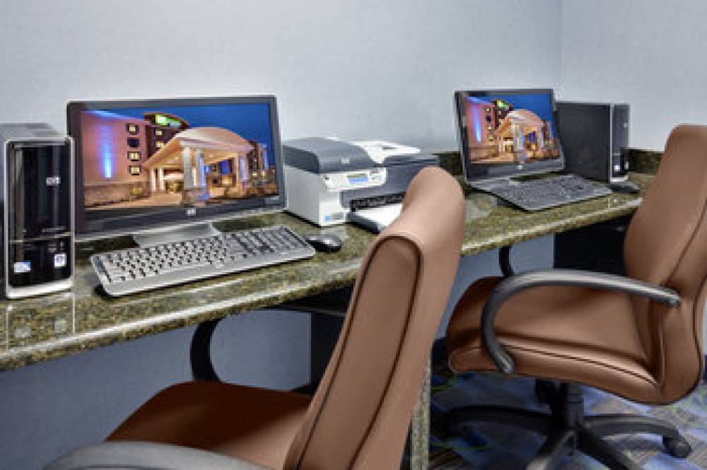 Holiday Inn Express & Suites WILLIAMSPORT 4