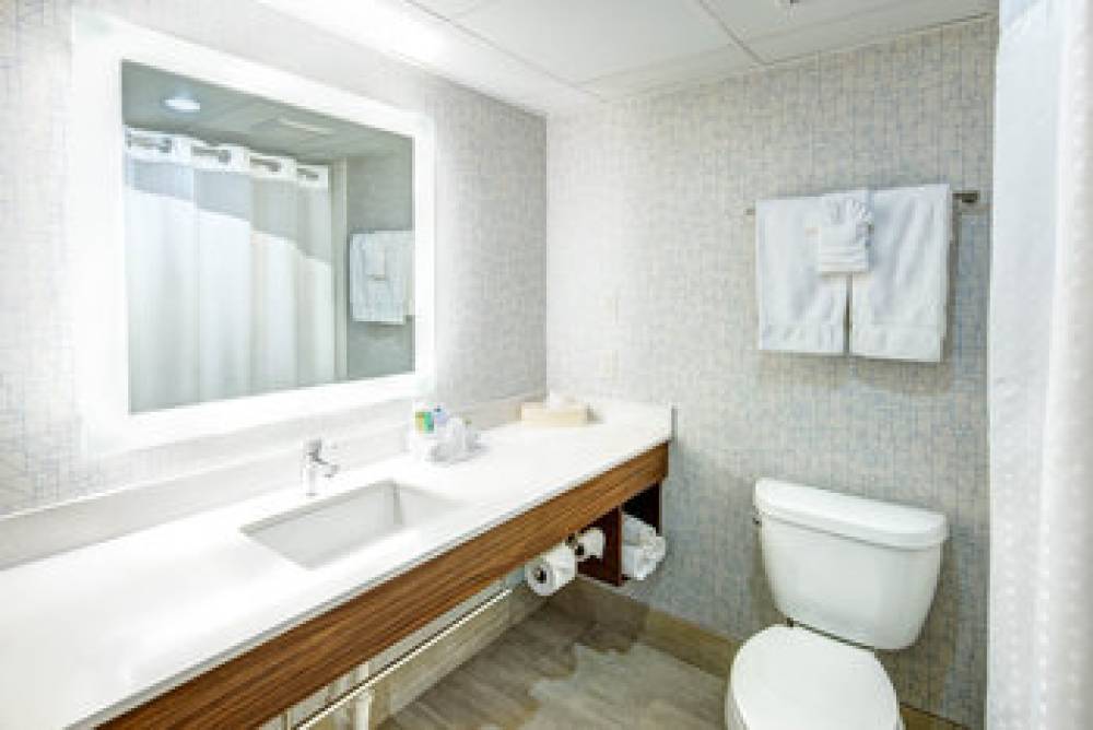 Holiday Inn Express & Suites WOODBRIDGE 6
