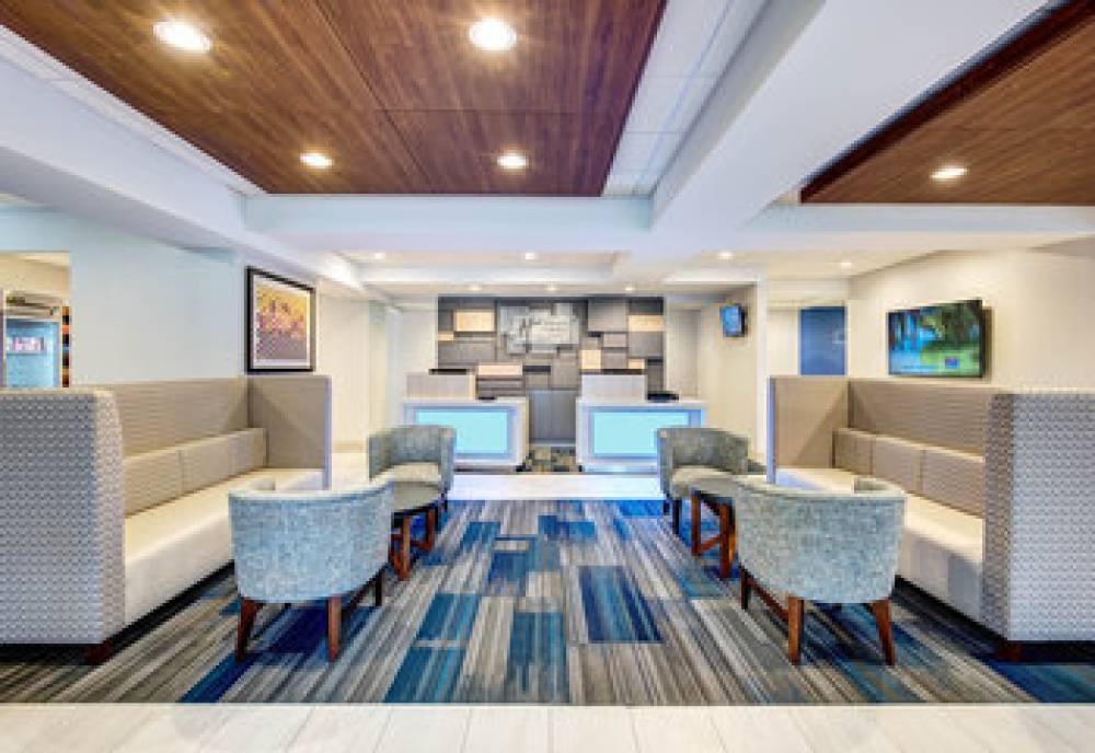 Holiday Inn Express & Suites WOODBRIDGE 3