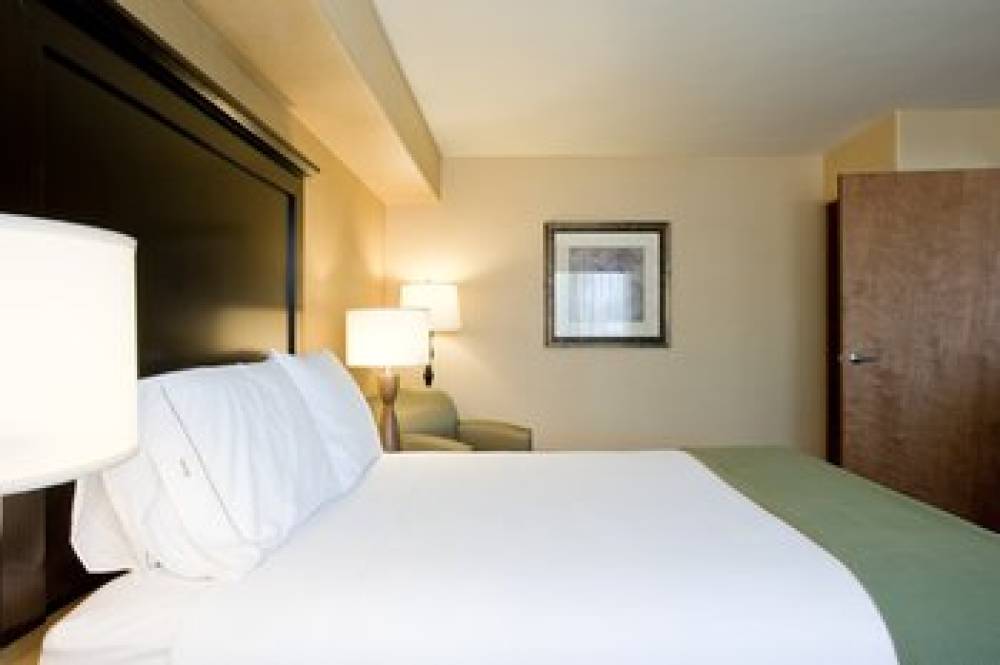 Holiday Inn Express & Suites WOODLAND HILLS 2