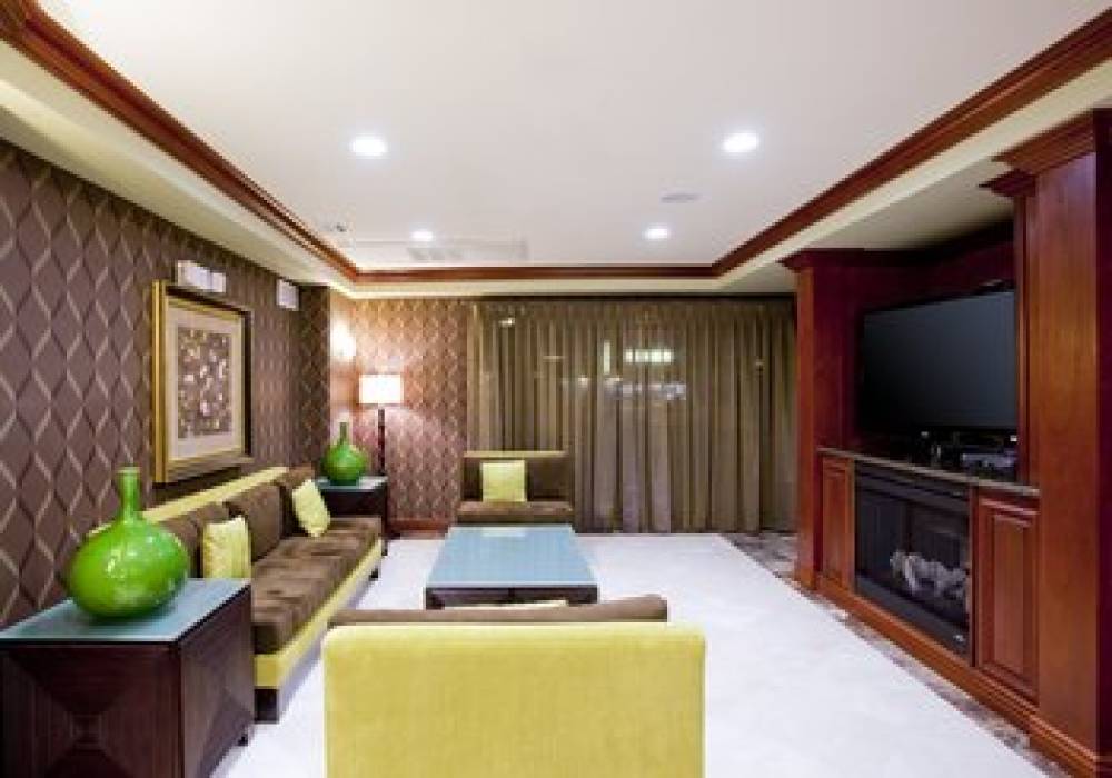 Holiday Inn Express & Suites WOODLAND HILLS 5
