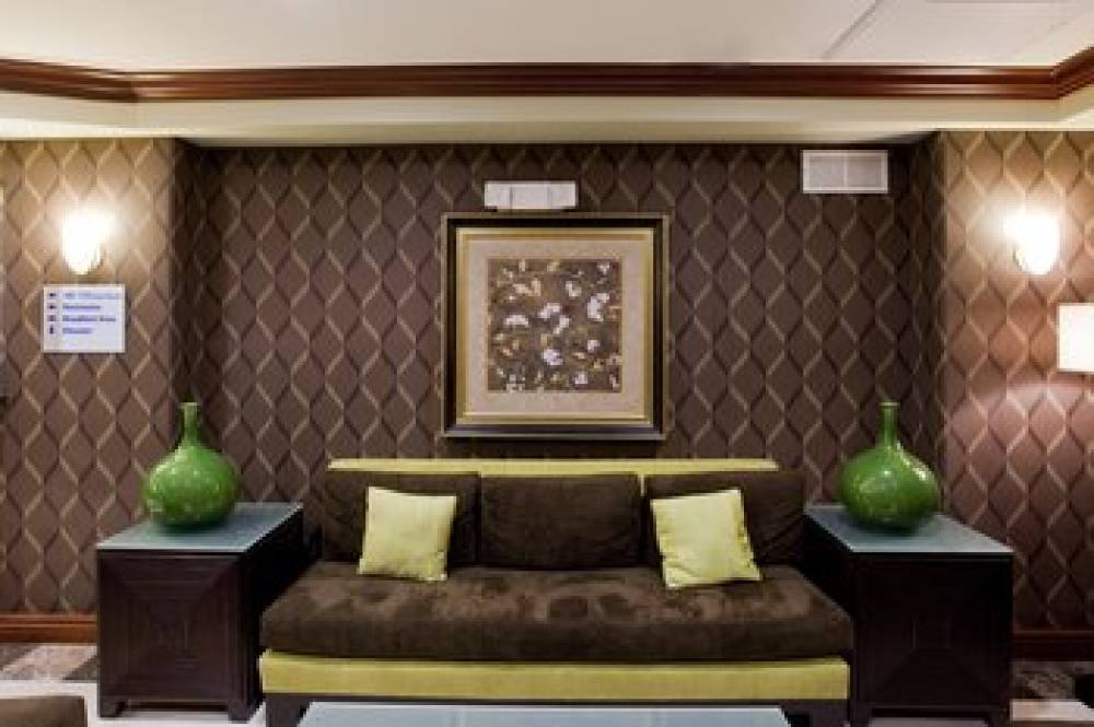 Holiday Inn Express & Suites WOODLAND HILLS 4