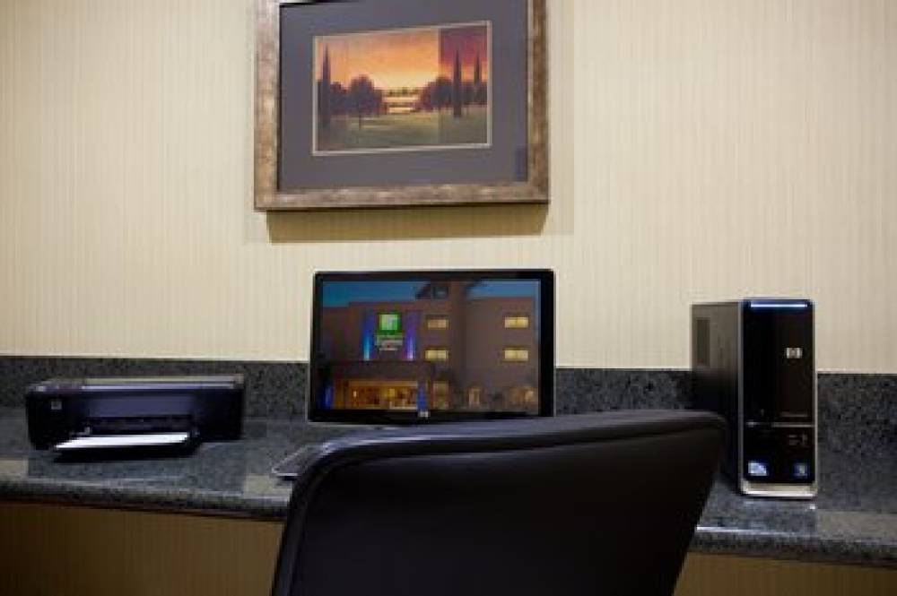 Holiday Inn Express & Suites WOODLAND HILLS 6