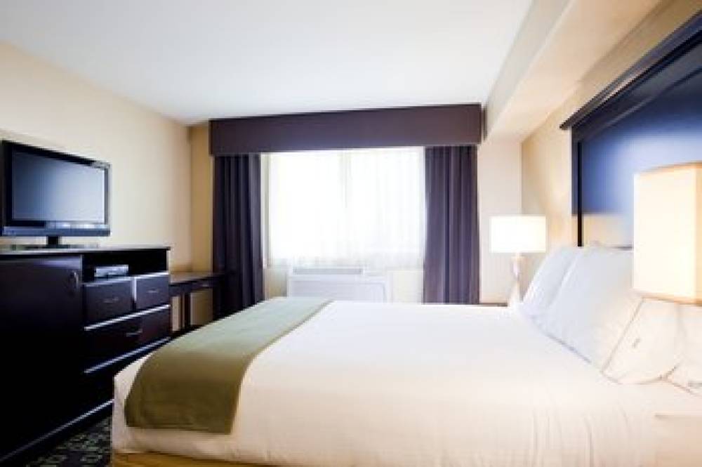 Holiday Inn Express & Suites WOODLAND HILLS 3