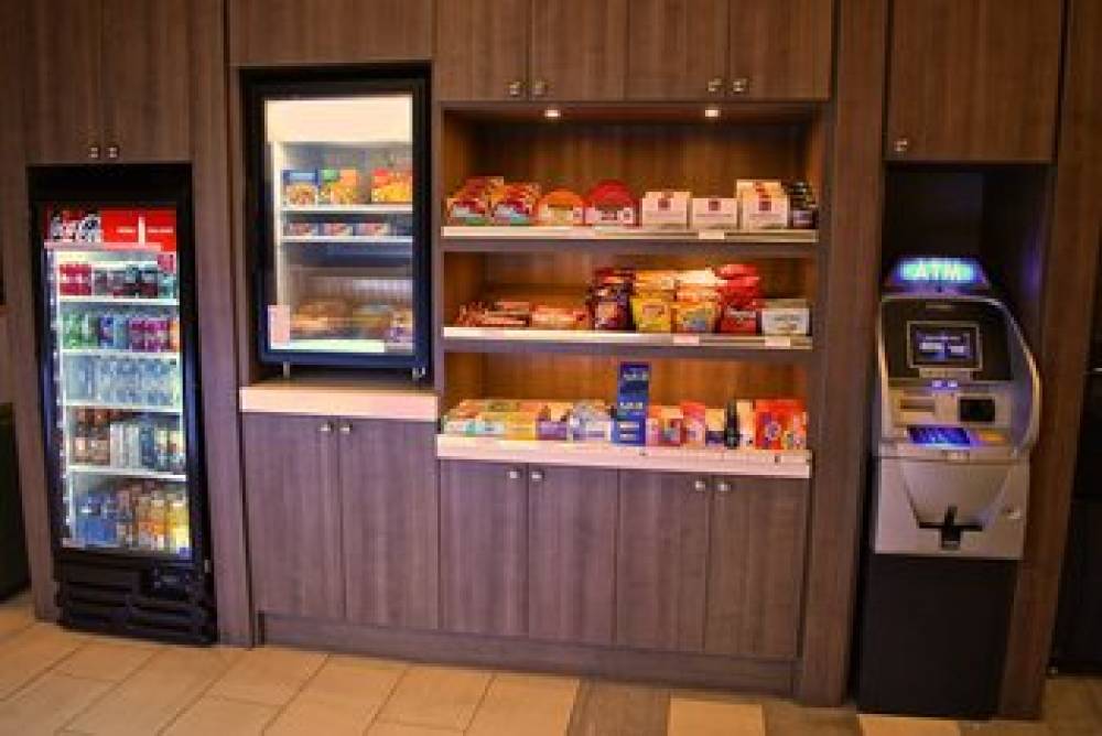 HOLIDAY INN EXPRESS AIRPORT 8