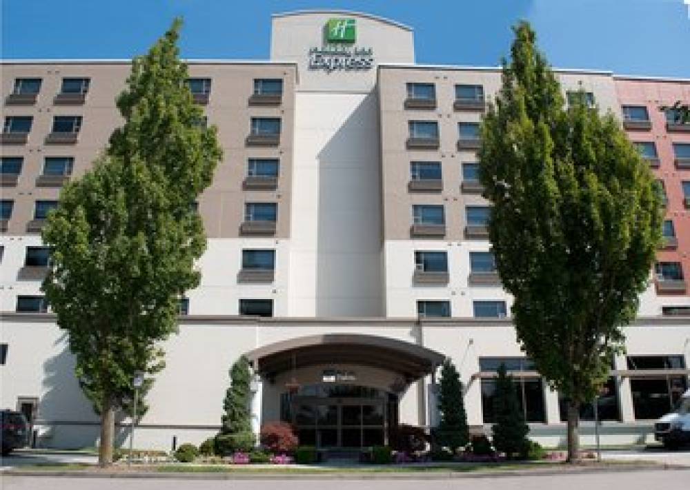 HOLIDAY INN EXPRESS AIRPORT 1