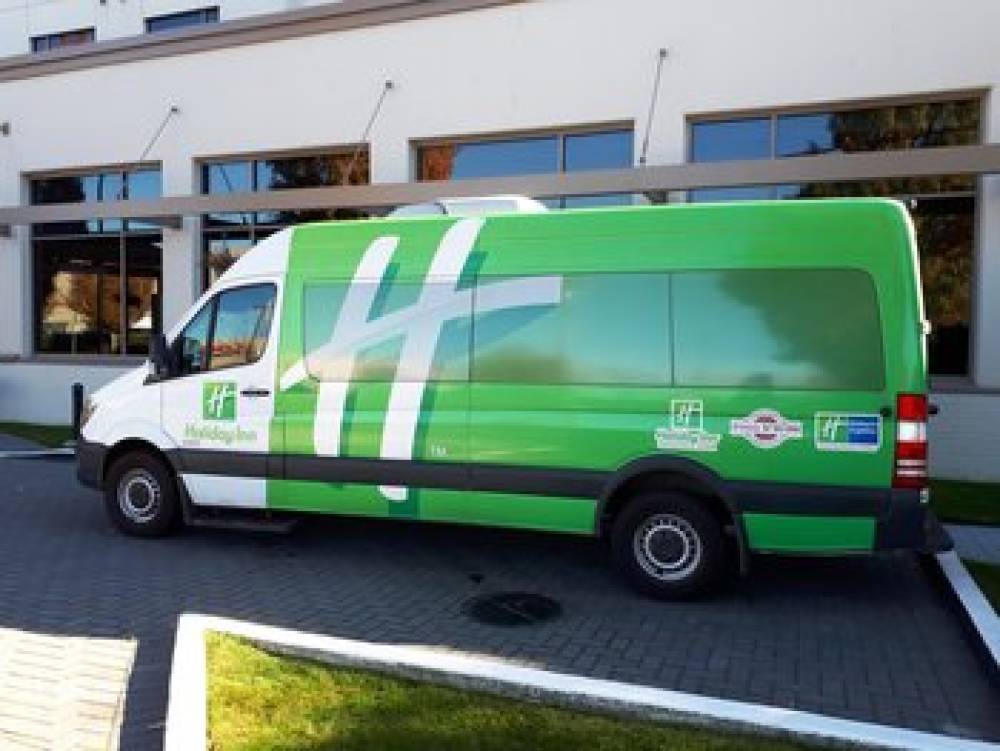 HOLIDAY INN EXPRESS AIRPORT 5