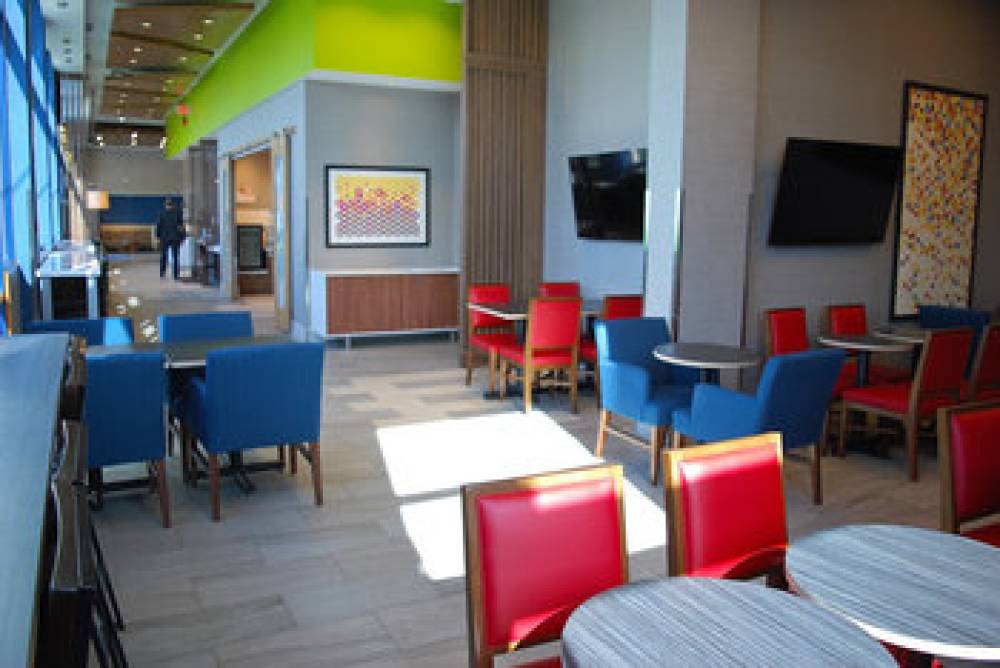 HOLIDAY INN EXPRESS AIRPORT 4