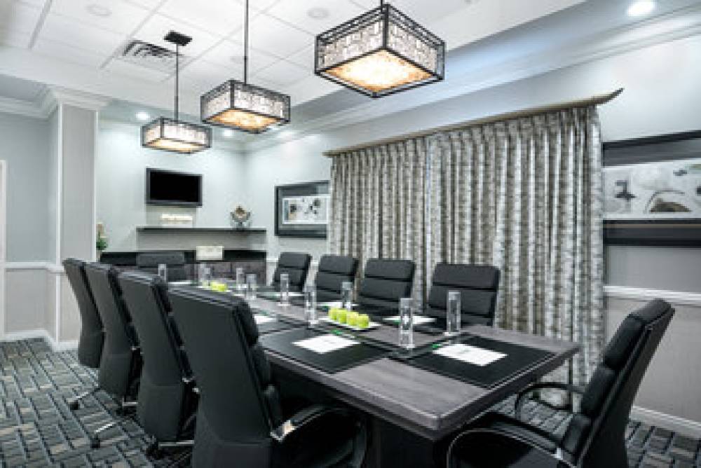 HOLIDAY INN AIRPORT BY IHG 4