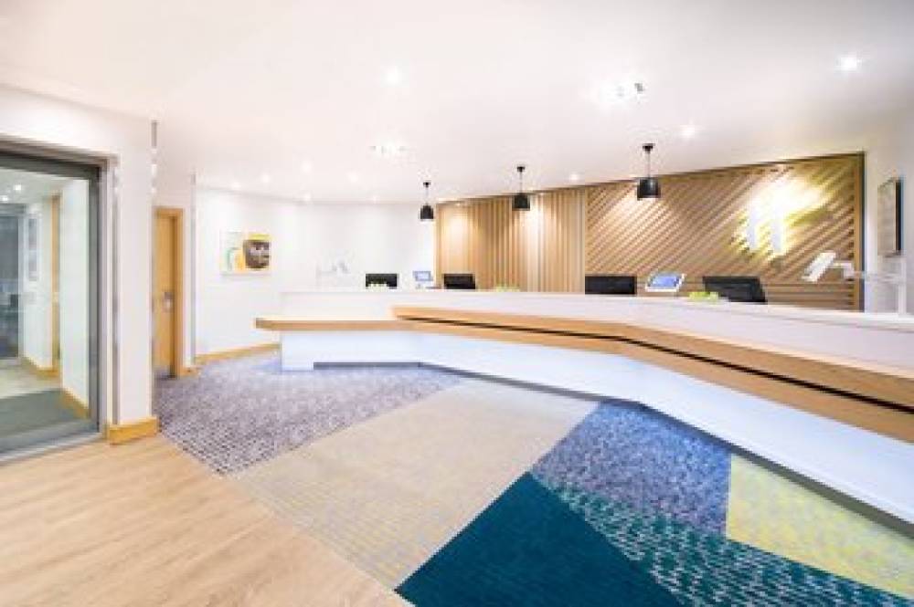 HOLIDAY INN GATWICK AIRPORT BY IHG 2