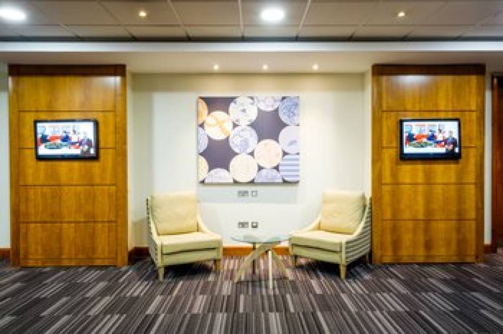 HOLIDAY INN GATWICK AIRPORT BY IHG 5