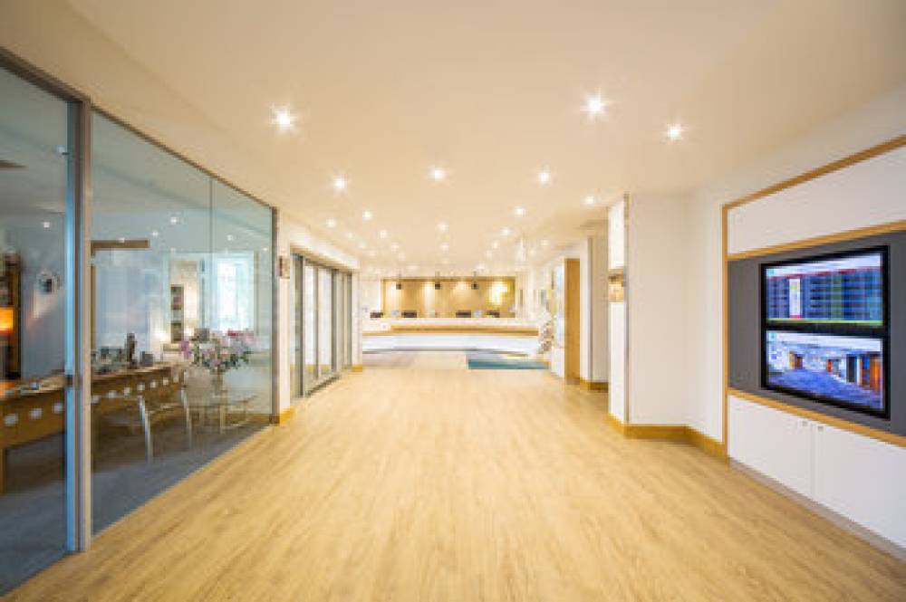 HOLIDAY INN GATWICK AIRPORT BY IHG 6