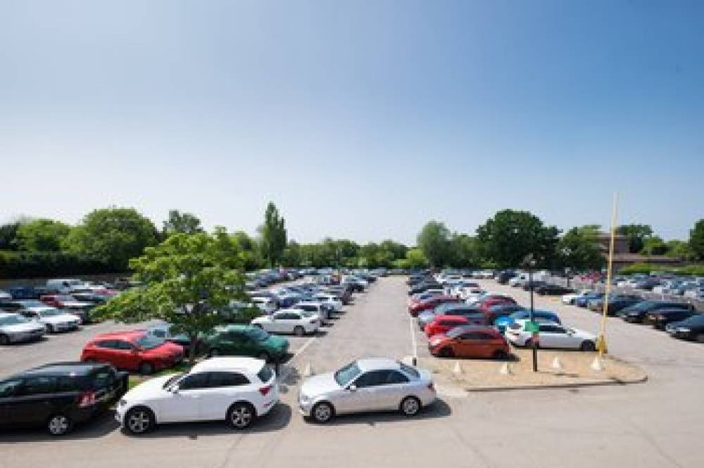 HOLIDAY INN GATWICK AIRPORT BY IHG 7