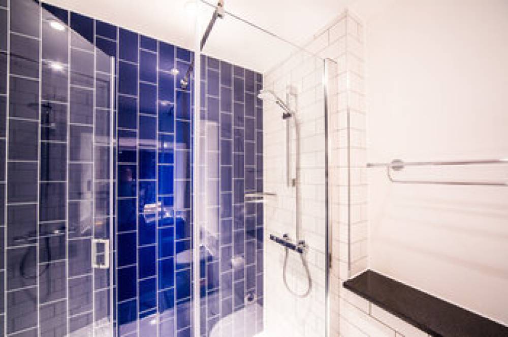 HOLIDAY INN GATWICK AIRPORT BY IHG 10