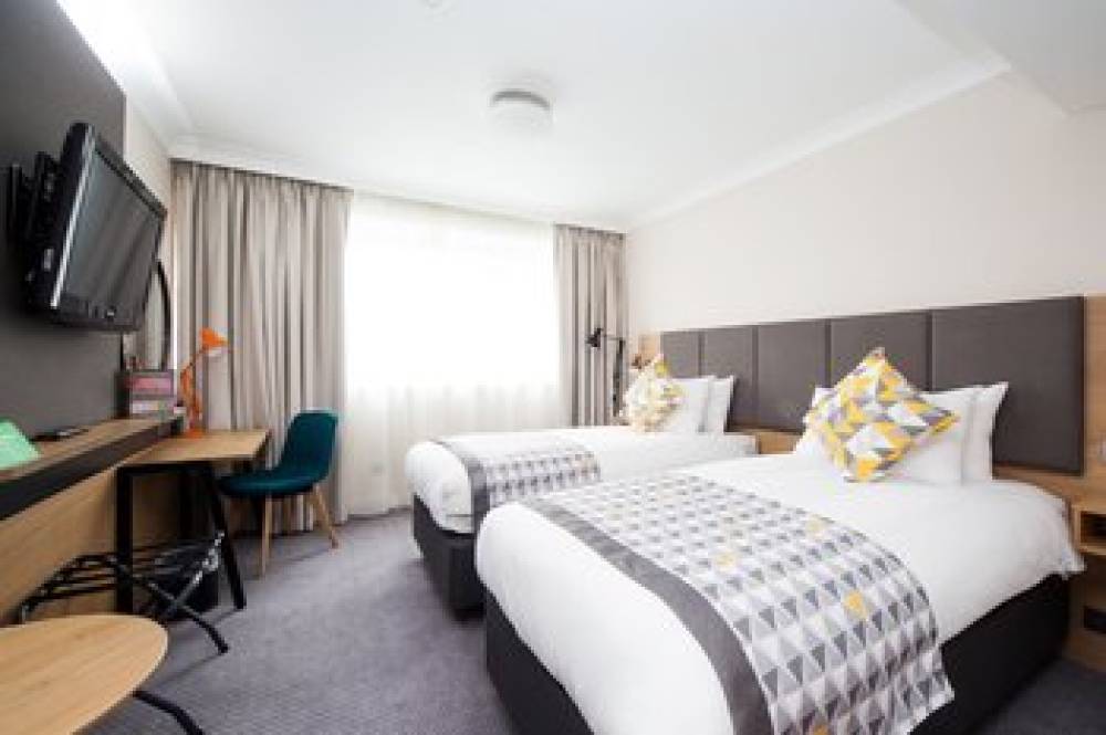 HOLIDAY INN GATWICK AIRPORT BY IHG 9