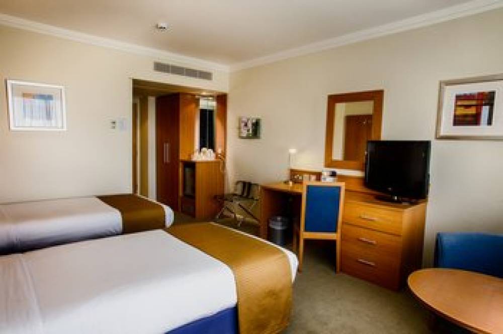 HOLIDAY INN HEATHROW M4 JCT 4 BY IH 8