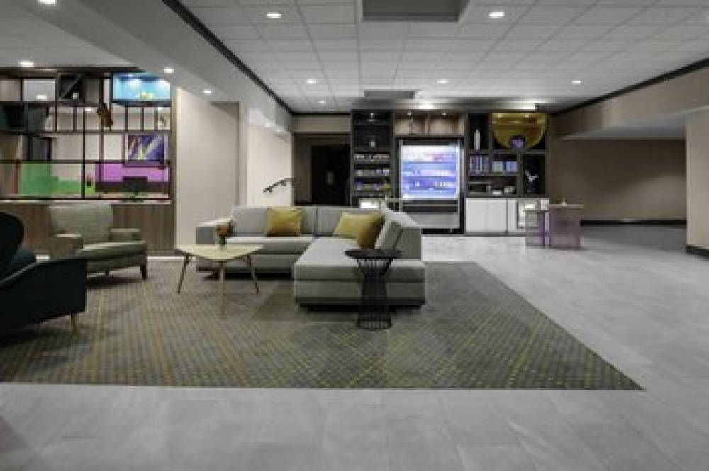 HOLIDAY INN HOTEL STES PEABODY BY I 2