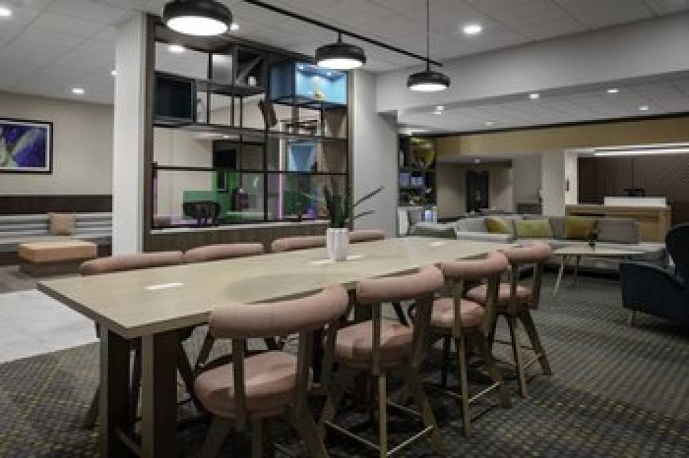 HOLIDAY INN HOTEL STES PEABODY BY I 7