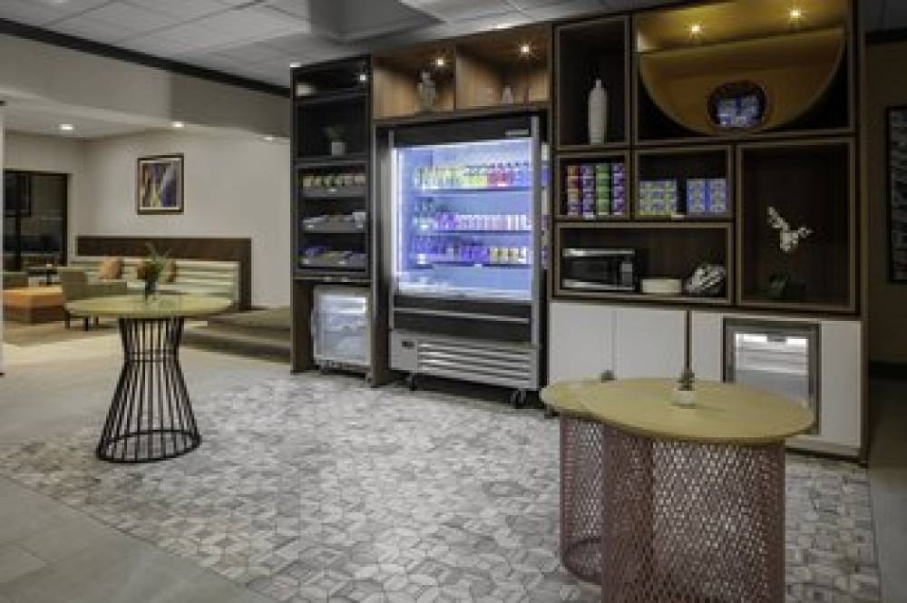 HOLIDAY INN HOTEL STES PEABODY BY I 8
