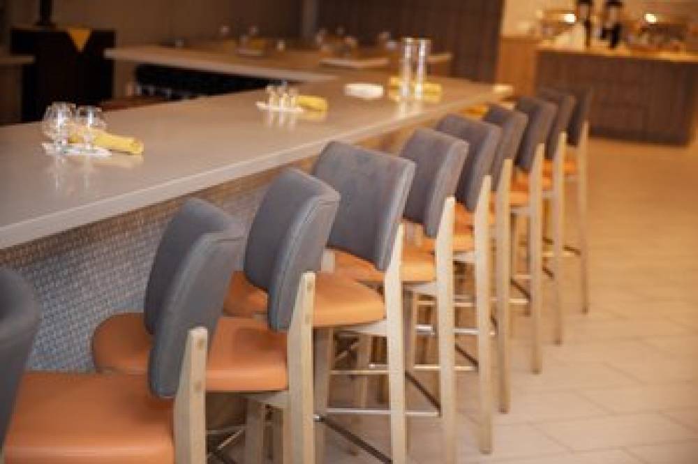 HOLIDAY INN HOBBY AIRPORT 7