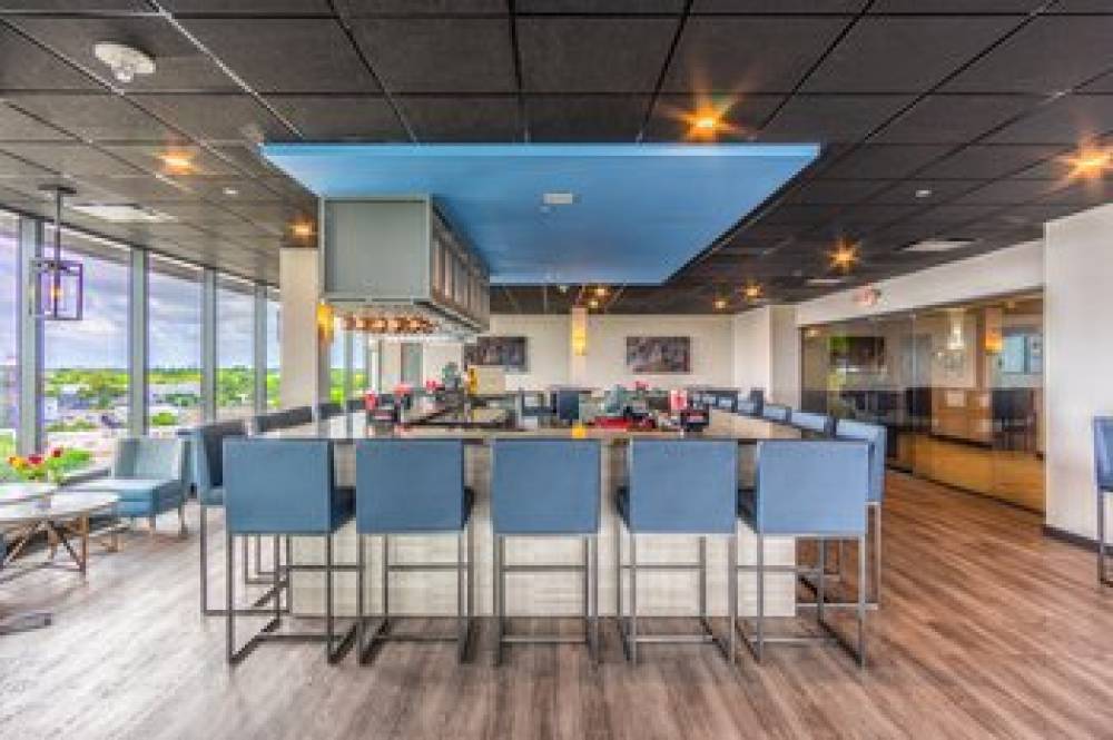 HOLIDAY INN - INTL AIRPORT N BY IHG 10