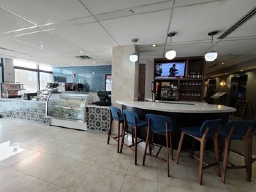 HOLIDAY INN - INTL AIRPORT N BY IHG 3