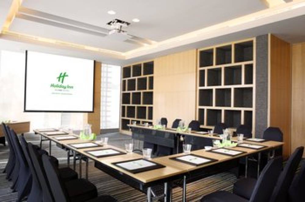 HOLIDAY INN JAKARTA KEMAYORAN 10