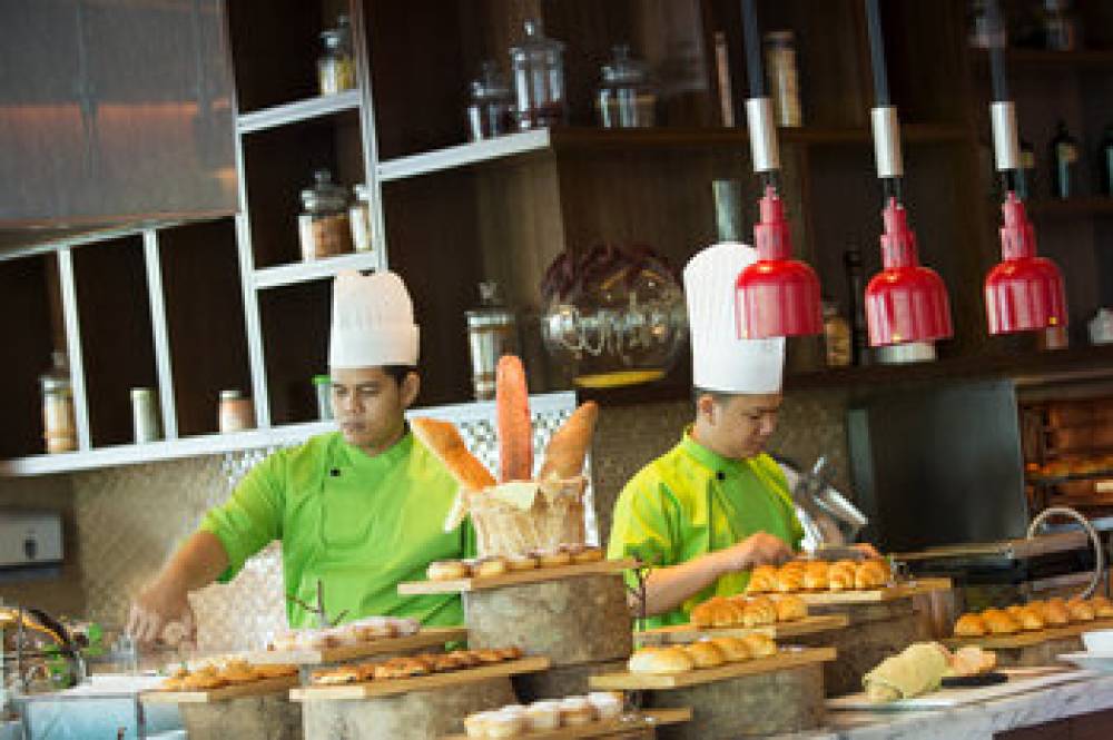 HOLIDAY INN JAKARTA KEMAYORAN 3